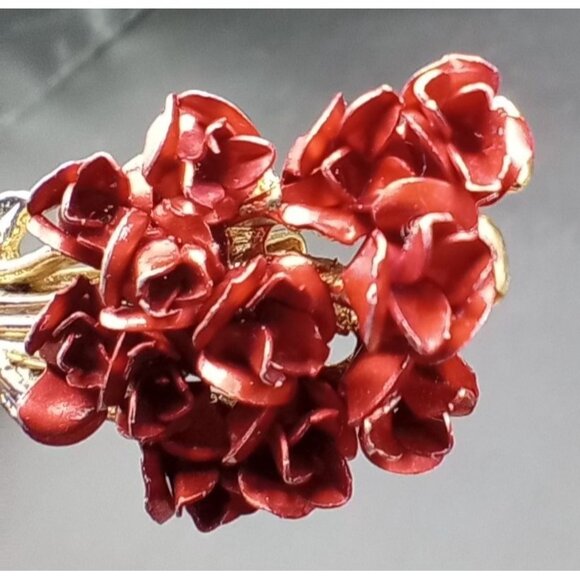 Red Rose Bouquet Brooch Pin Vintage DM 97 Gold Tone 2 Inch Flowers Accessory - Picture 9 of 16